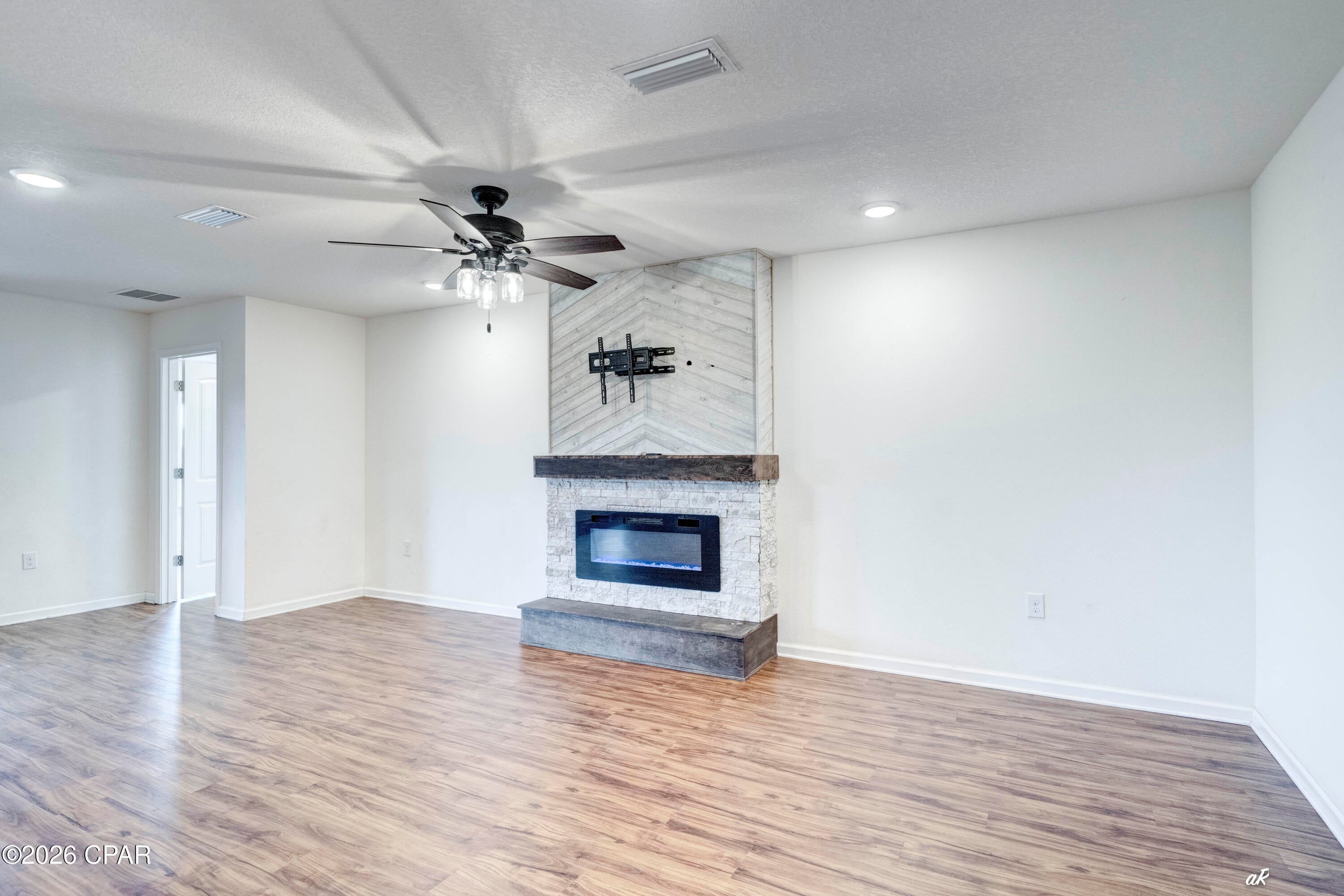 [No Recorded Subdiv] - Residential Lease