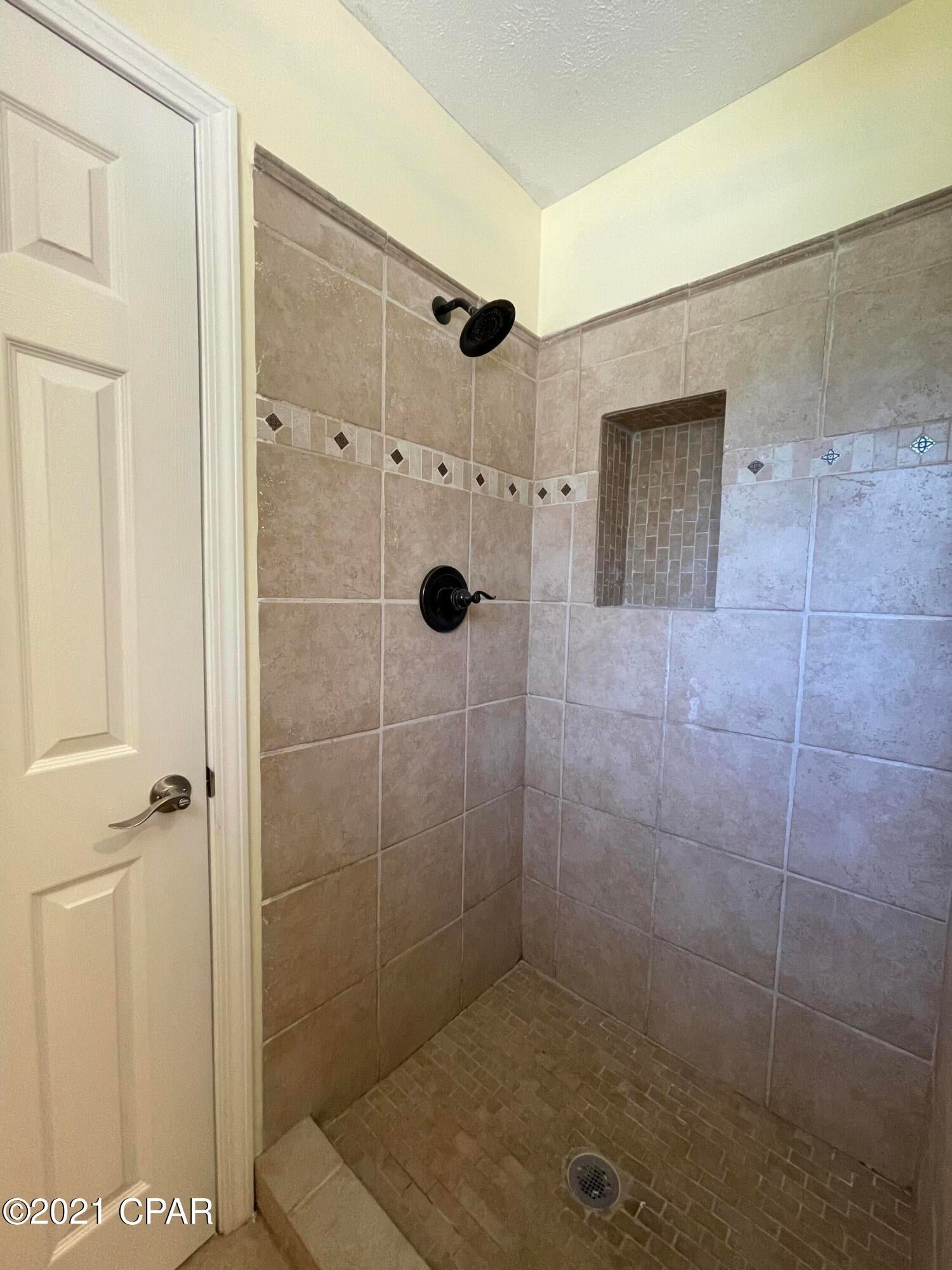 Forest Hills Unit 1 - Residential Lease