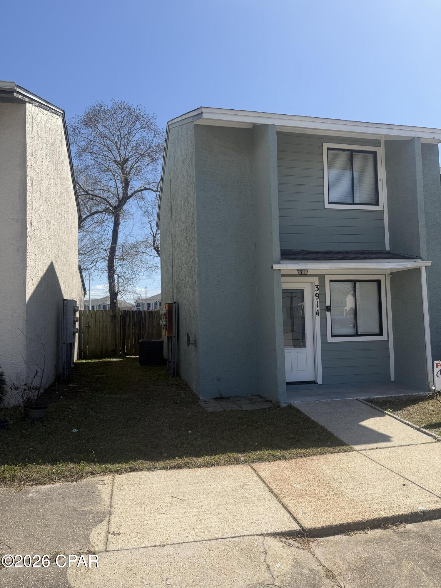 NEWLY RENOVATED PROPERTY. 
DON'T miss this one.
NO HOA FEES, Great investment property or Owner occupied. This is an end unit offering a larger side yard and side access to the back yard. This Townhome offers 2 nice size bedrooms on the 2nd floor as well as a full bath. The first floor offers Livingroom /dining as well as a half bath. Kitchen with breakfast bar. Sliding doors from the dining area access the covered back porch, laundry room and fenced back yard. Call today to schedule an appointment.