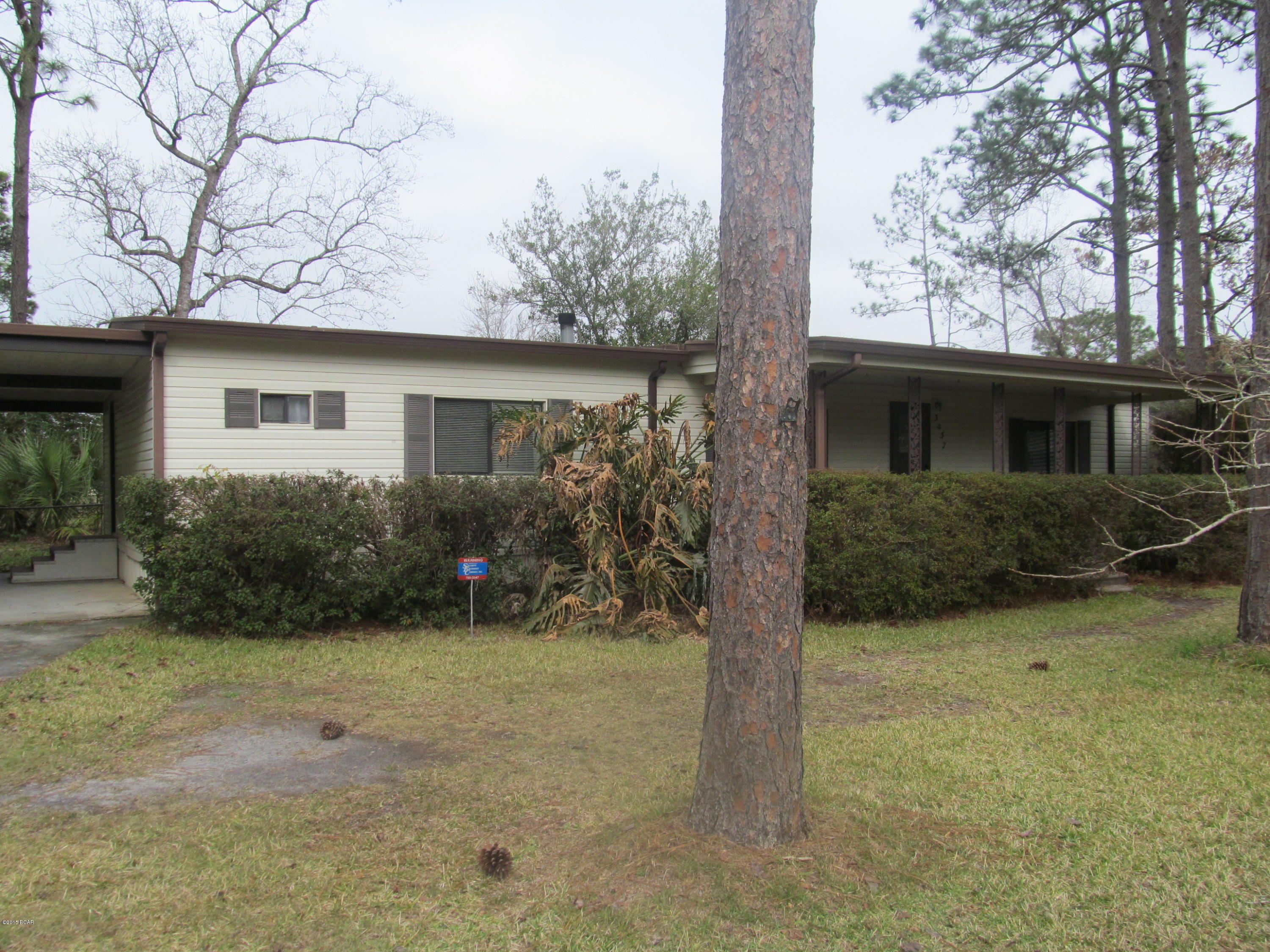 4 bedroom 2 bath manufactured home w/2 car carport, large yard with chain link fence in backyard.



This home features den w/fireplace, screened in patio and large covered front porch.



NO PETS!



Occupied until December 31, 2015



Call to schedule appointment to see the property!