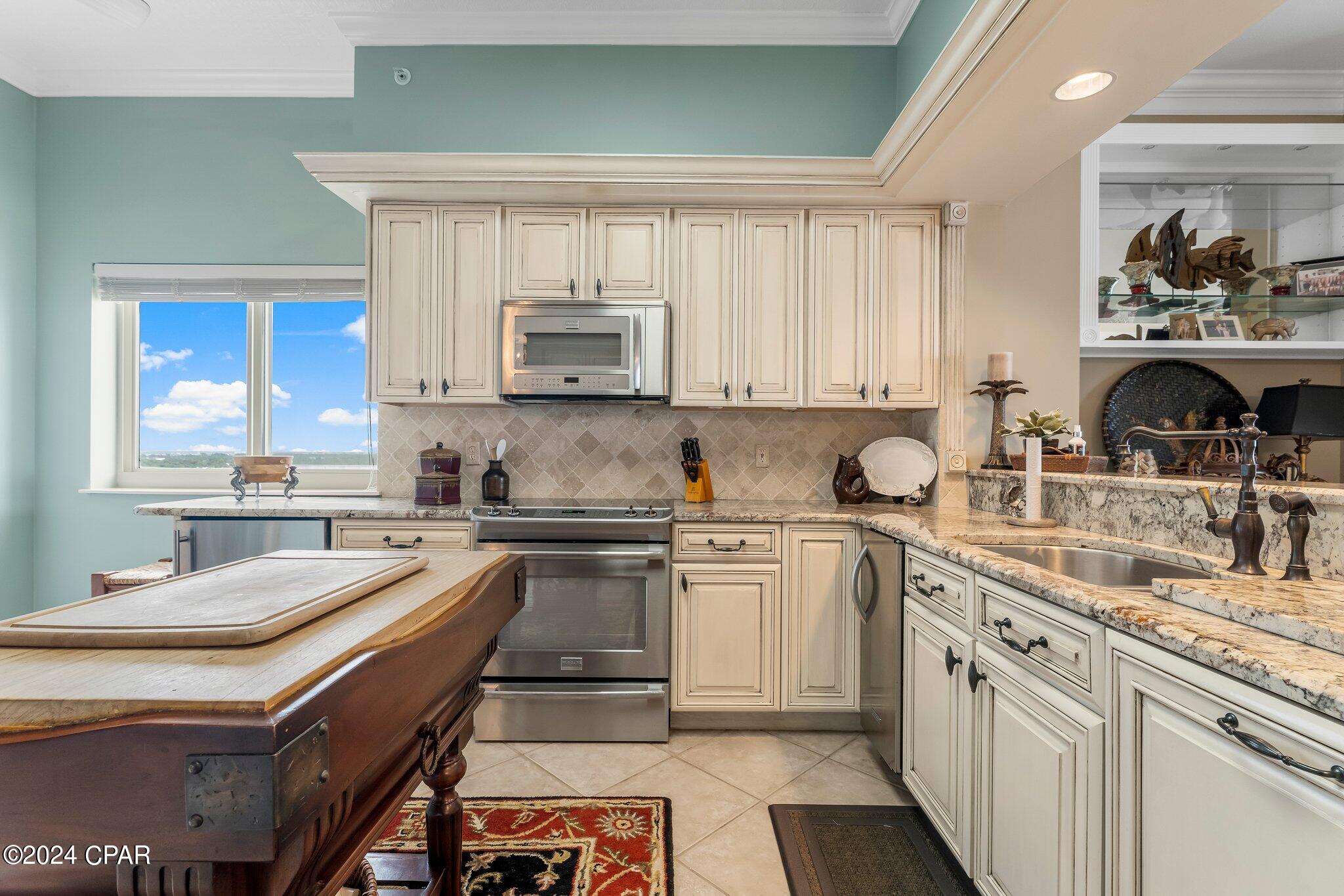 Grande Surf Club Condo - Residential