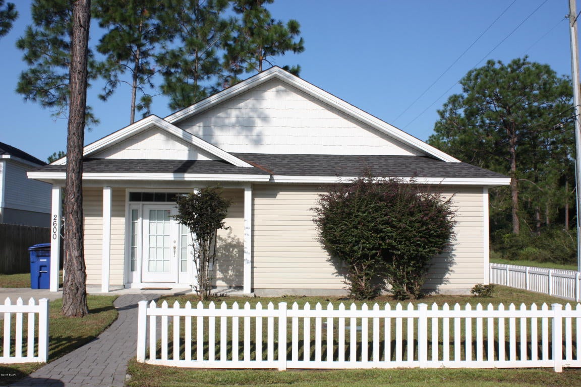 Located in the desirable Avondale Estates neighborhood, this home features a large family room, breakfast bar, stainless steel appliances, ceramic tile floors, and was built to be energy efficient. Washer and Dryer, and Alarm system is available.