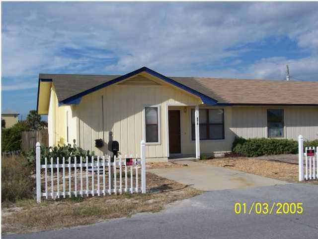 Quaint one bedroom triplex located just 1 block off the beach. Fenced back yard with storage shed. Stackable washer and dryer come with the unit.
