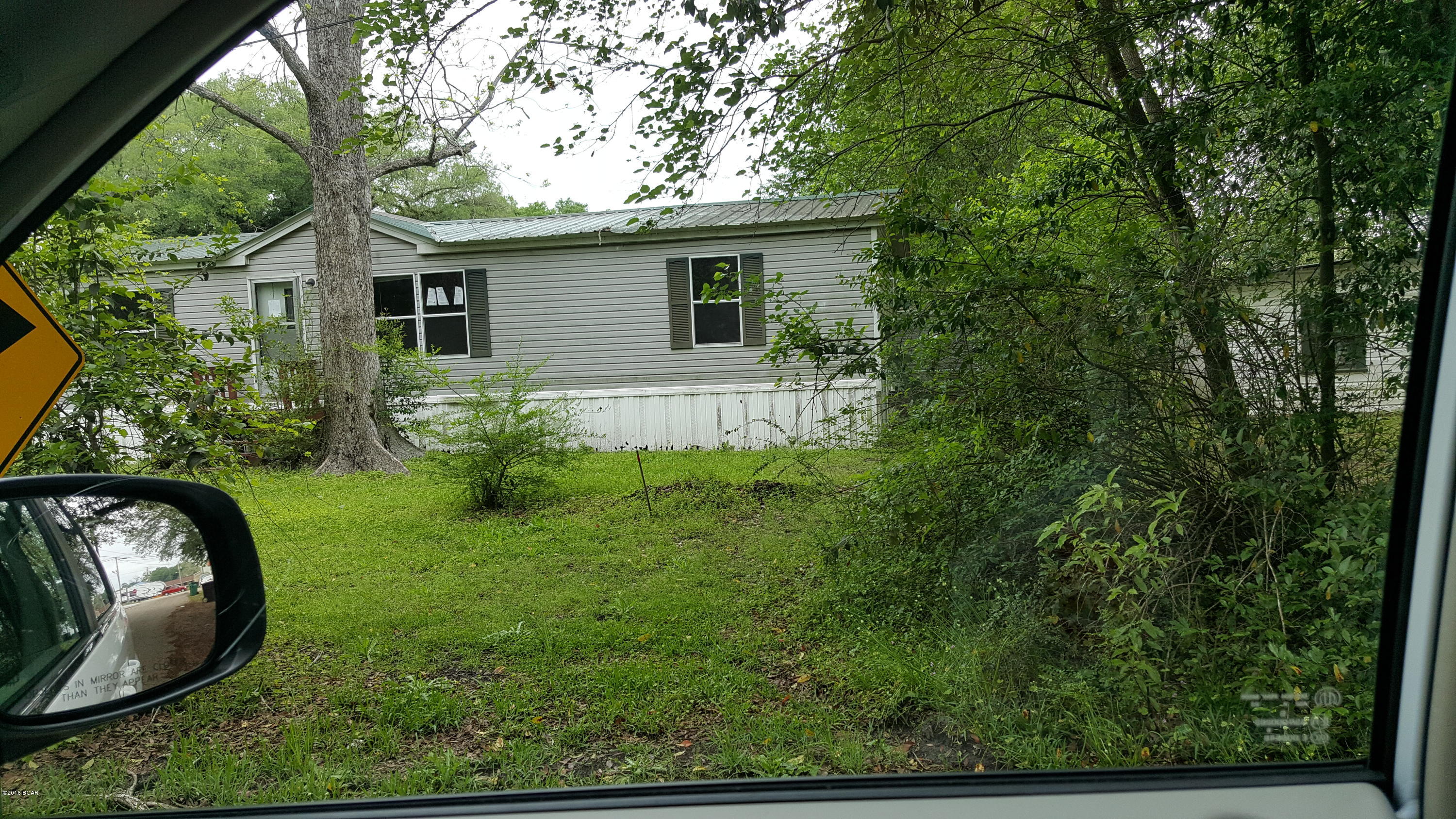 3/2 mobile home located in the heart of Cottondale.  Home is a foreclosure and this listing is being entered for data purposes.