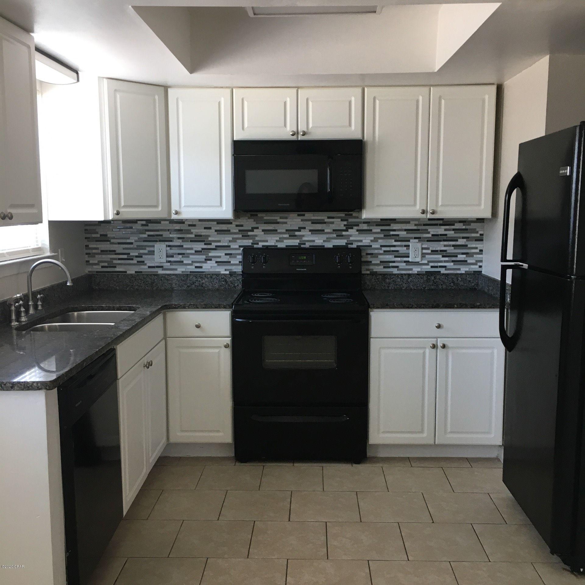 *EAST GARDEN APARTMENTS*



This apartment offers 2 Bedrooms and 2 baths, located in Springfield. Downstairs unit with an open kitchen with granite counter-tops and all-electric appliances. Bathrooms have granite counter-tops as well. W/D hookups.



*All pets are a part of the application process and are subject to the homeowner's approval*