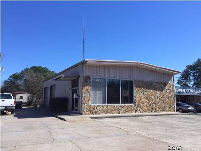 Price Reduction! This excellent office/warehouse is located near the highly visible area of the intersection of Hwy 390 and Hwy 77 in Lynn Haven with a traffic count of 27,000 cars per day (per Costar). Conveniently located near numerous retail and restaurant locations such as Walgreens,CVS,McDonalds,Sonic, and Winn Dixie Grocery Store.It is also located within 1/2 mile of Wal-mart. Office space has central A/C and warehouse area is fitted with two roll-up doors. Side parking is available. Information was collected from public record and deemed correct but independent verification is suggested.