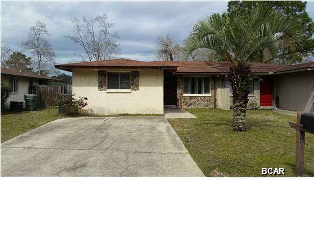 LYNN HAVEN - 3 BEDROOM, 2 BATH DUPLEX. FENCED BACK YARD