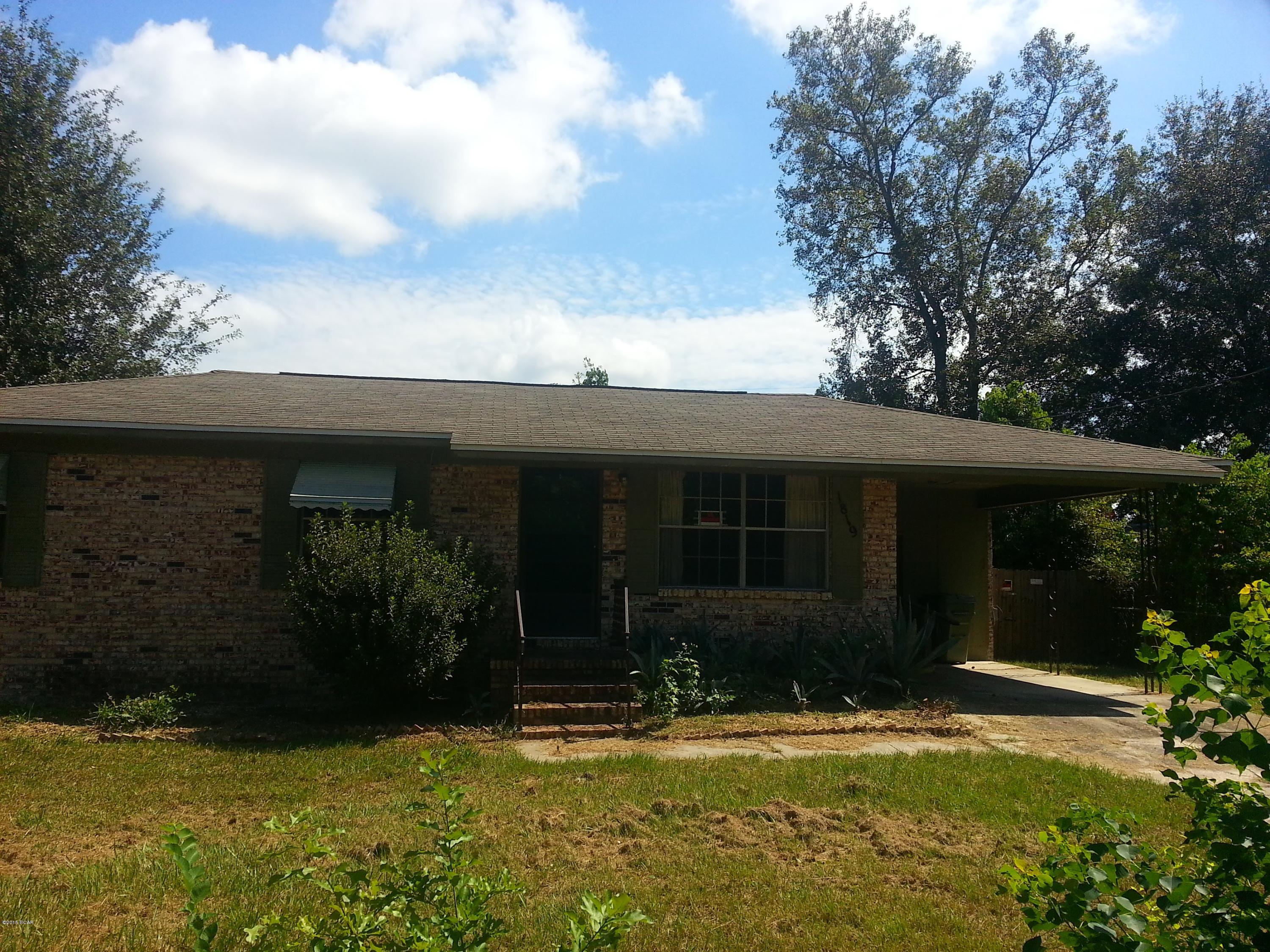 LOCATION!!!LOCATION!!!!LOCATION!!!  Investors get ready.  This 3 bedroom 1 bath all brick house is a perfect income producing opportunity.  Big back yard all fenced. Sits right behind Winn-Dixie, close to great schools and easy access to everything else in town. Don't miss out