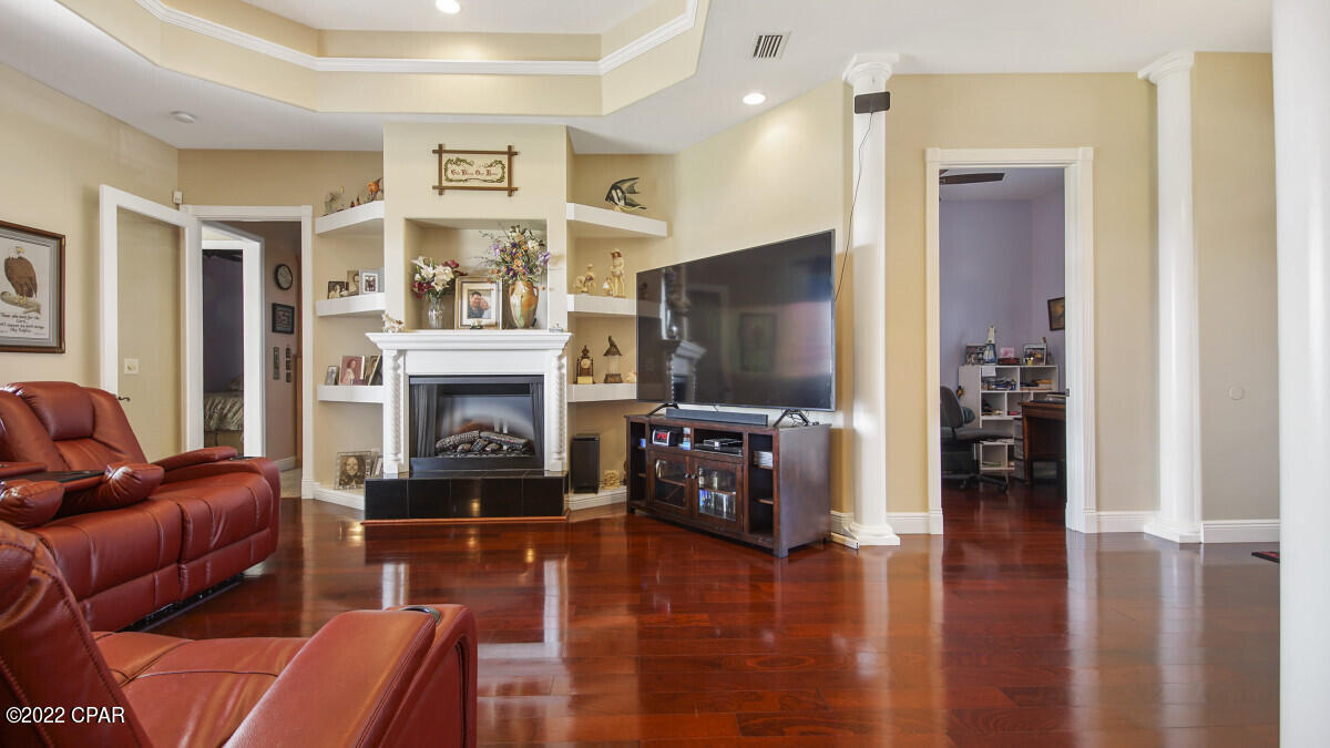 Kirkland Manor - Residential