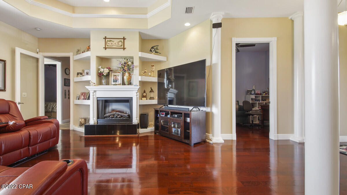 Kirkland Manor - Residential