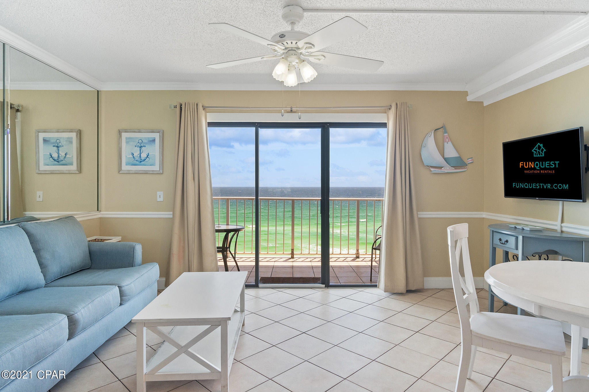 Beautiful  Condo located  at 8 Th floor  in desirable Summit Resort. Nicely furnished and decorated with breathtaking views on the Gulf.

Ideal for getaway property or for an investment : currently on short term vacation program generating very good returns.