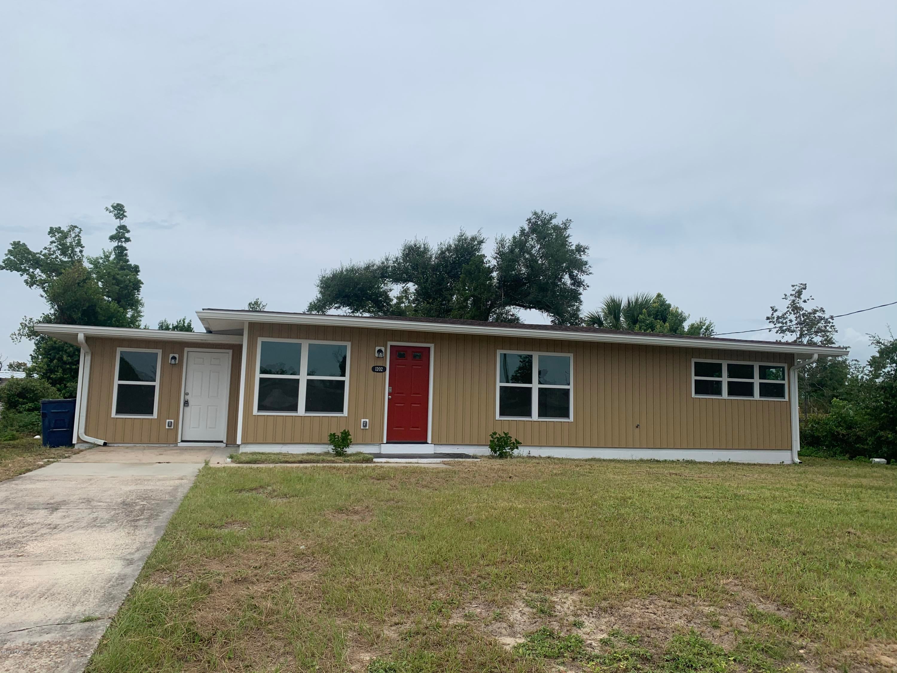 Nicely maintained 3 bed 2 bath home centrally located off of Stanford Rd. Has additional space with separate entrance that could be used as an office, bonus room, or small fourth bedroom. Features a galley style kitchen with newer stainless steel appliances with separate living and dining areas. Large laundry room with washer and dryer connections. Has ample yard space in both the front and back. NO PETS.