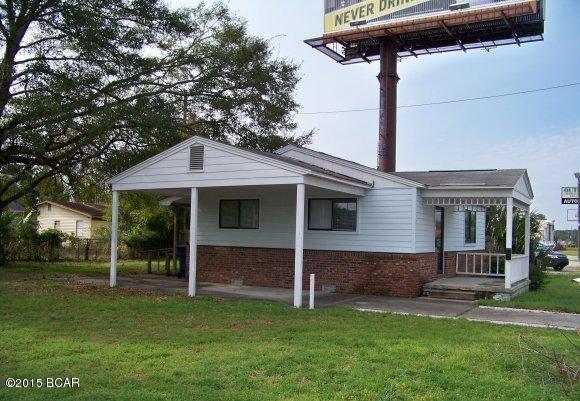 HIGH TRAFFIC COUNT office space available on much sought after 23rd Street corridor.  100FF on 23rd Street.  Welcoming lobby/reception area with three offices.  Tenant to pay utilities and landscaping.  Three year term preferred.