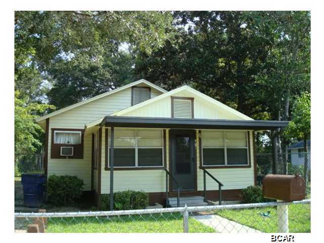 3BR 1BA HOME. This home has a fenced yard and is close to public transportation, schools, medical facilities, shopping and much more. New tile throughout. Freshly painted with new window blinds.