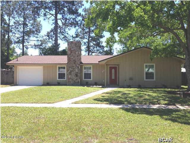 Well maintained 3 bedroom home in Lynn Haven.  Fenced backyard with screen porch and patio area.  Recent carpet, tile, and remodeled bathrooms.  Move in ready condition, fresh paint, and newer roof with wind mitigation on file.  Levolor blinds and fireplace make for a comfortable home.