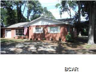 Come see this ranch style home, all block, located on Davis lake with a brand new roof. Generous living room with fireplace for those chilly evenings where cozying up to a fire with some hot chocolate seems like the right thing to do. There is updated flooring in kitchen, dining area and utility room. The master bedroom has walk in closet. The home is located near North Bay public water park where there is a boat launch, plenty of places to grill and playground for the kids.