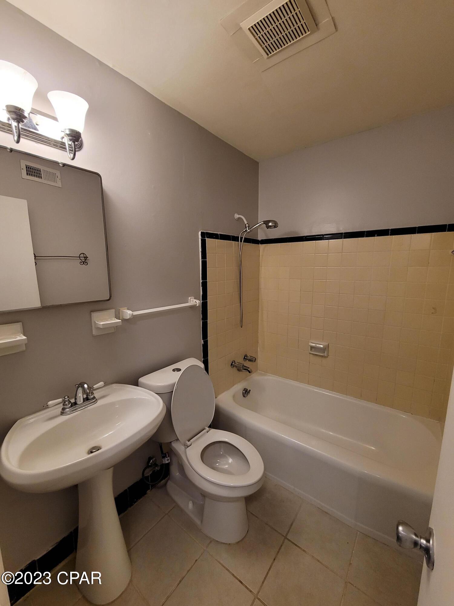Forest Park 3rd Add - Residential Lease