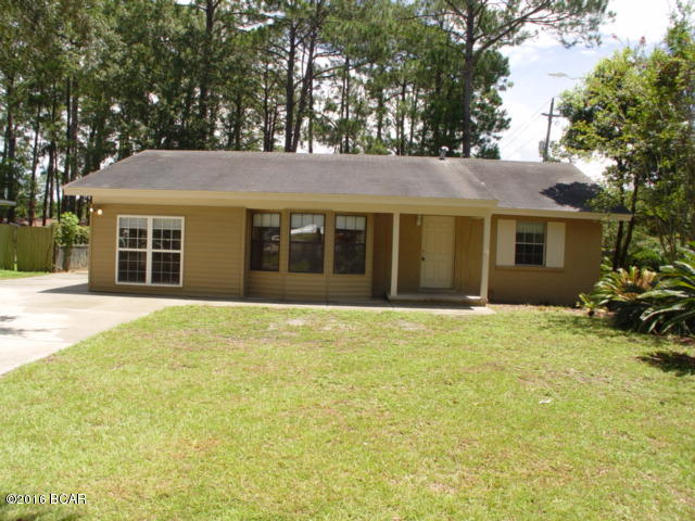 This spacious, renovated 3 bedroom 2 bathroom 1411 sq ft home is move in ready! You'll love the recent renovations, convenient location, and most of all, great price! 

This home allows pets ($200 non-refundable deposit for each pet) but with restrictions (Pit Bulls, Rottweilers, Staffordshire Terriers, German Shepherds and Dobermans are not permitted in the Premises).