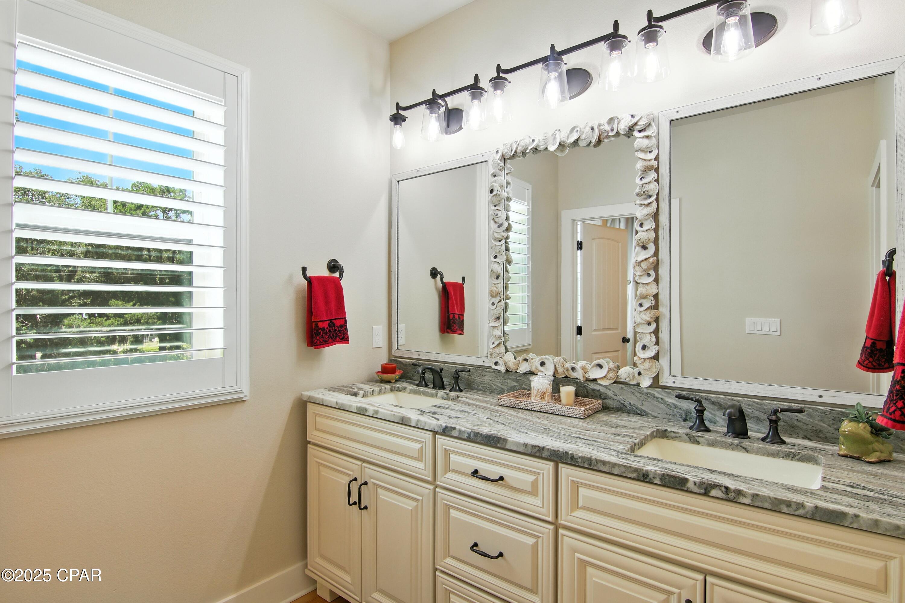 Twin Oaks 1st Add - Residential
