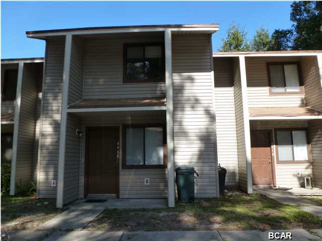 Nice 2bd 1.5ba two story townhome in Parker, close to TAFB, restaurants, shopping and most everything. Washer/dryer hookup. Kitchen equipped with refrigerator, electric stove/oven, dishwasher.