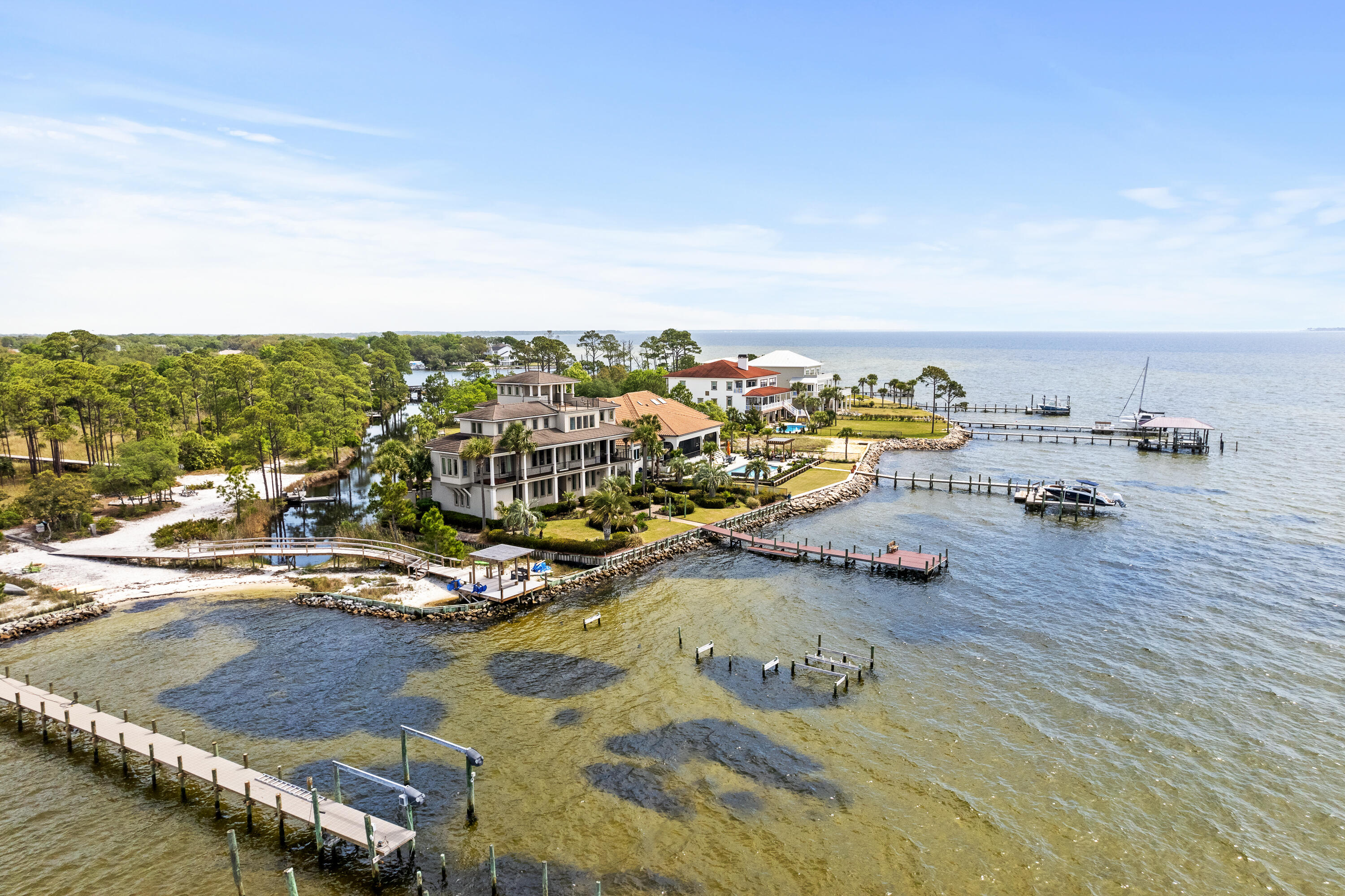 BLACK POINTE - Residential