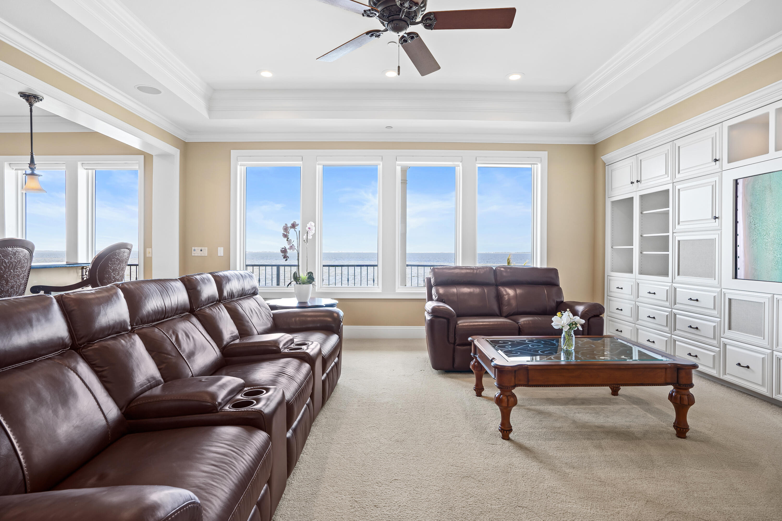 BLACK POINTE - Residential