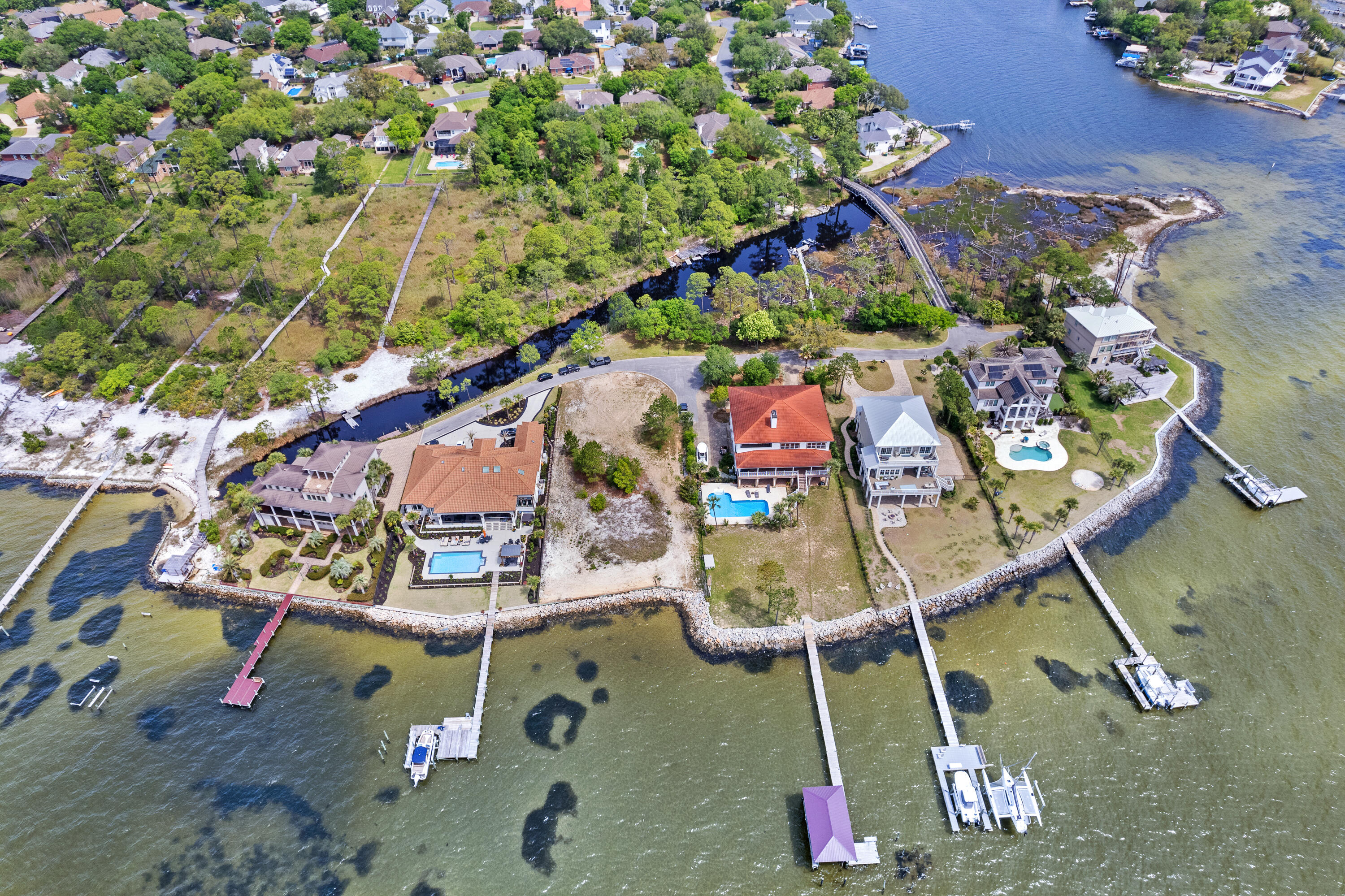 BLACK POINTE - Residential