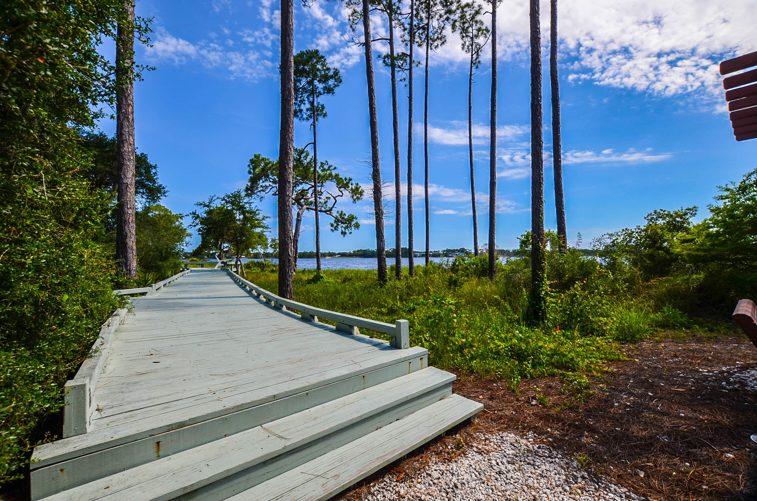 WILD HERON LAKESIDE LODGE - Residential