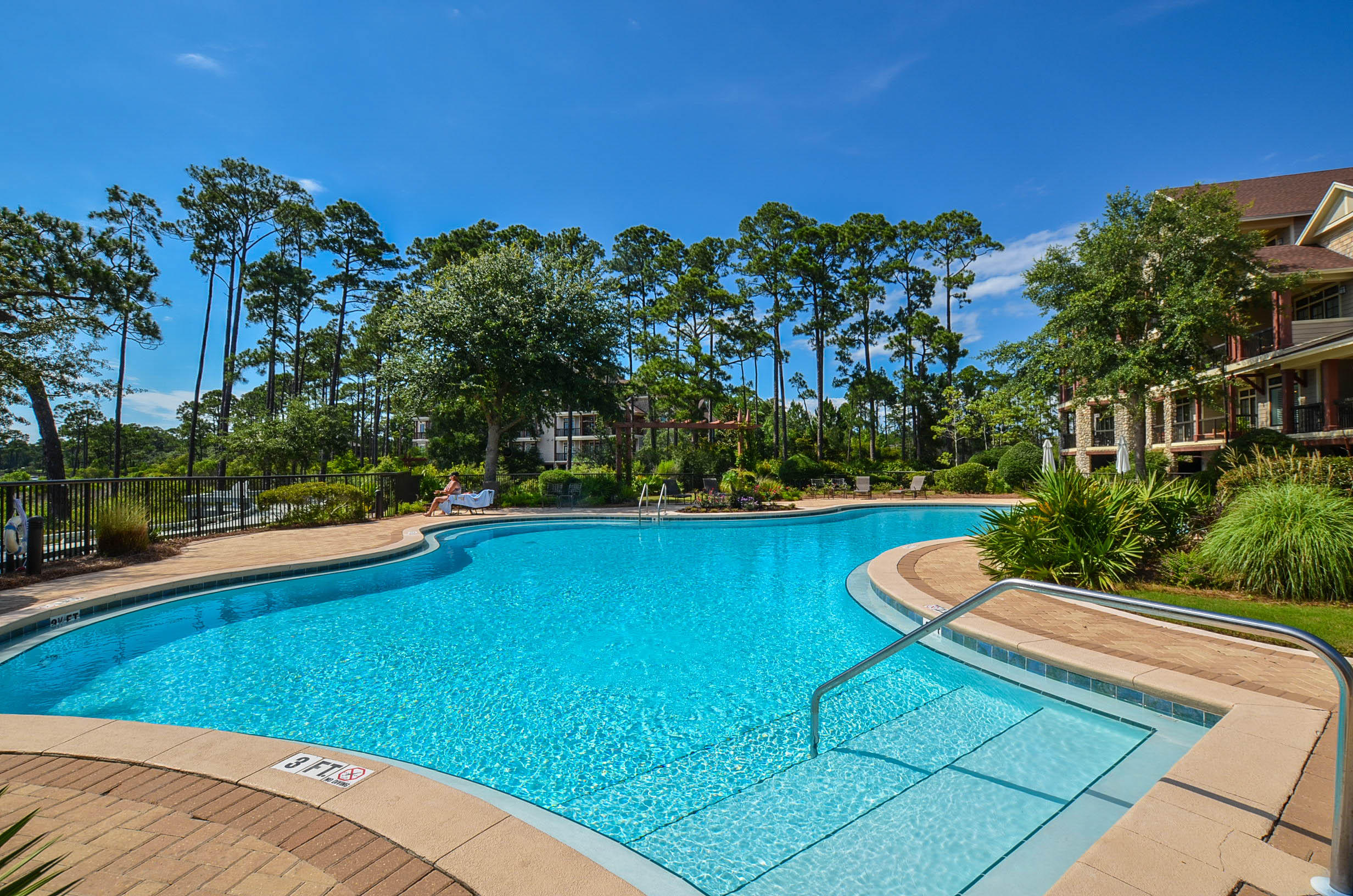 WILD HERON LAKESIDE LODGE - Residential