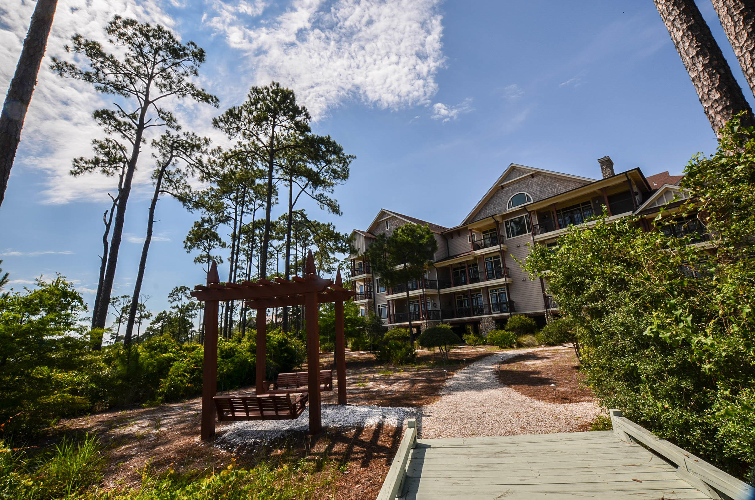 WILD HERON LAKESIDE LODGE - Residential