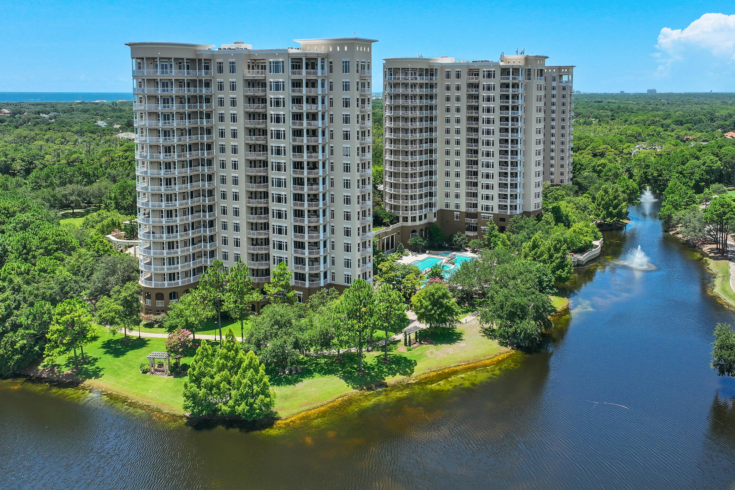 ONE WATER PLACE AT KELLY PLANTATION - Residential