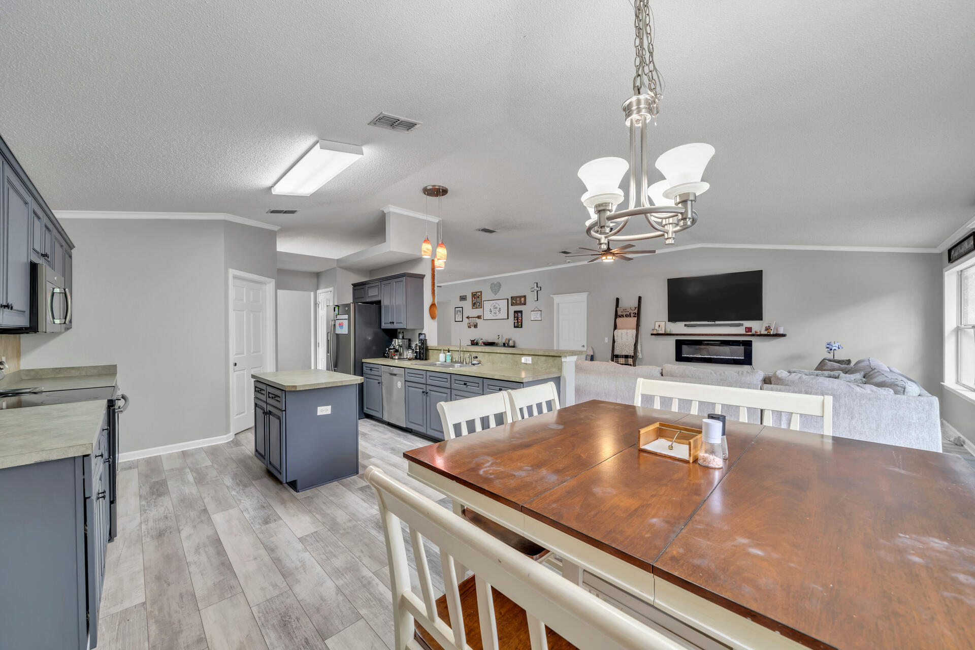 COUNTRYVIEW ESTATES 10TH ADDN - Residential