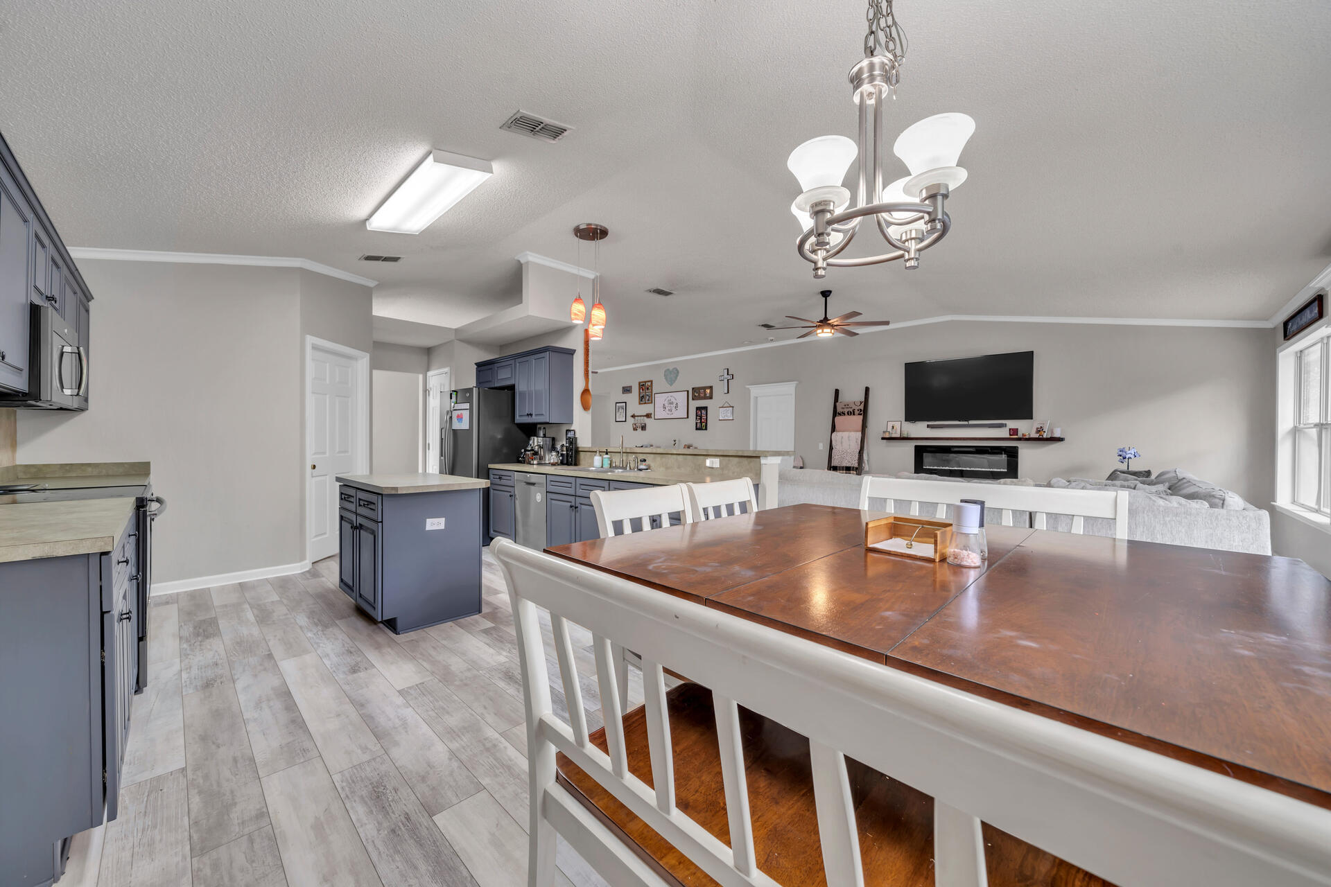 COUNTRYVIEW ESTATES 10TH ADDN - Residential