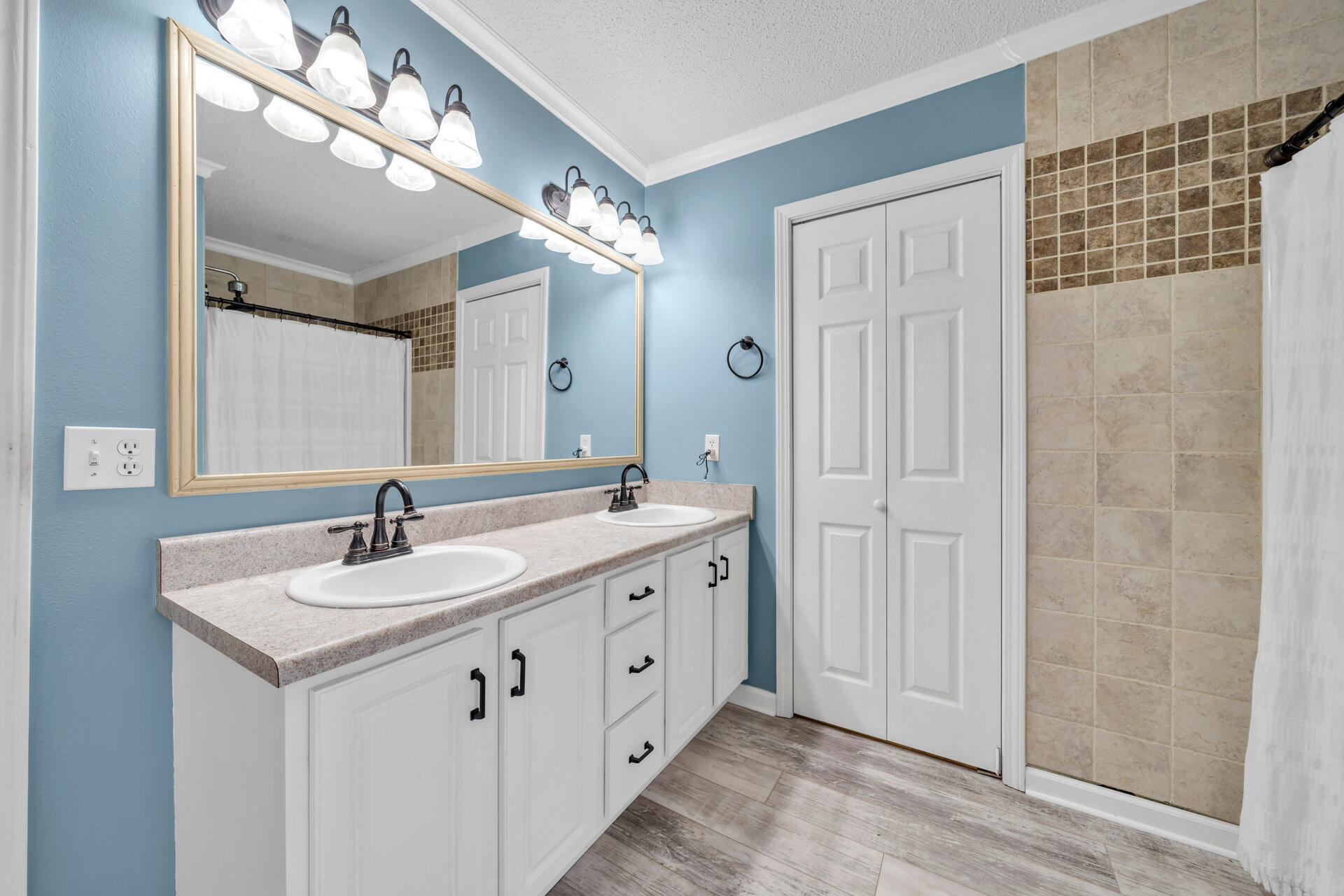 COUNTRYVIEW ESTATES 10TH ADDN - Residential