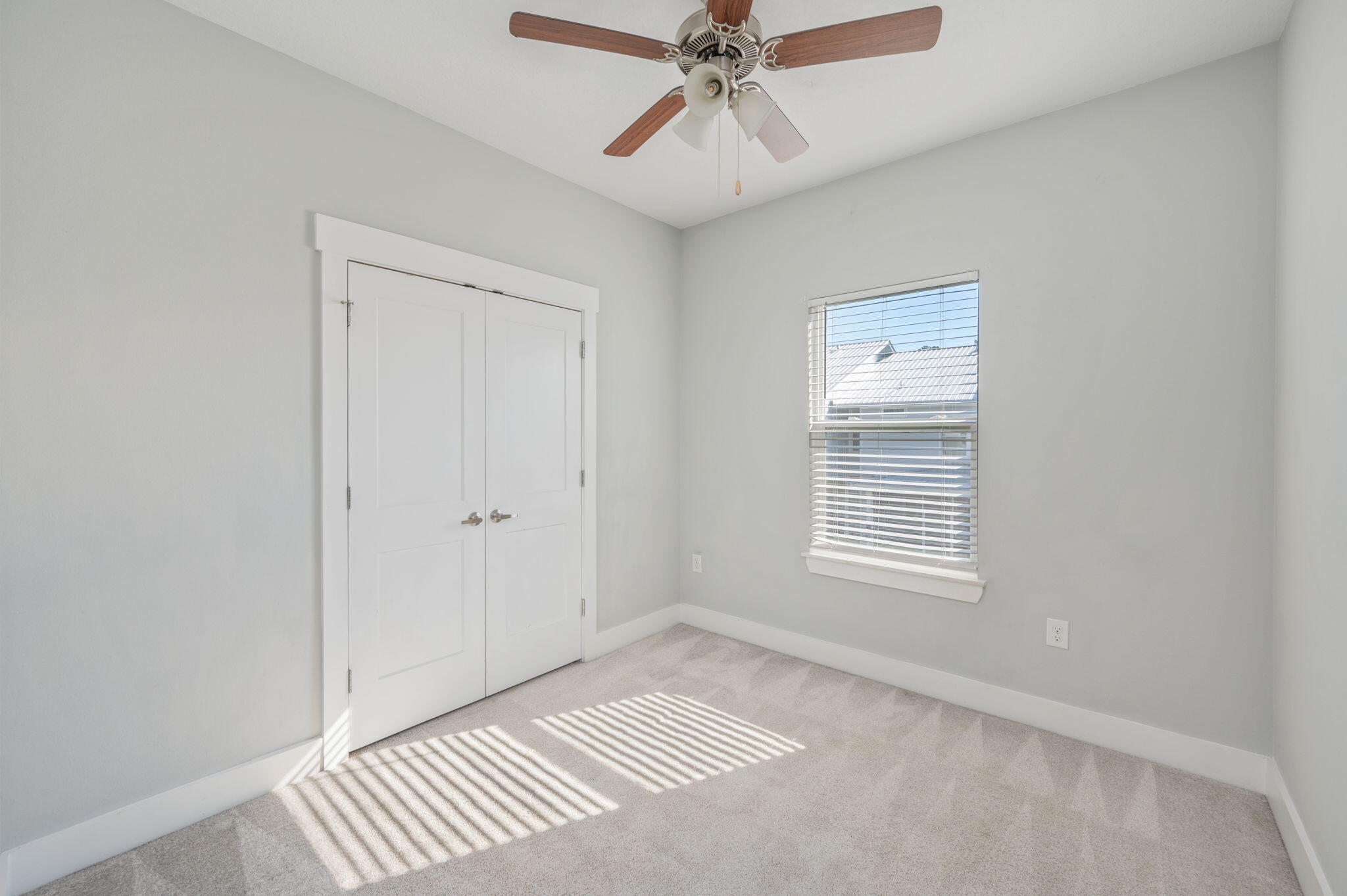VERANDAS OF FREEPORT, THE - Residential Lease