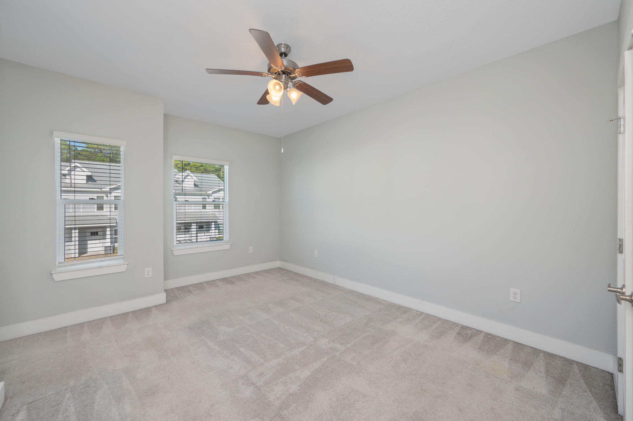 VERANDAS OF FREEPORT, THE - Residential Lease