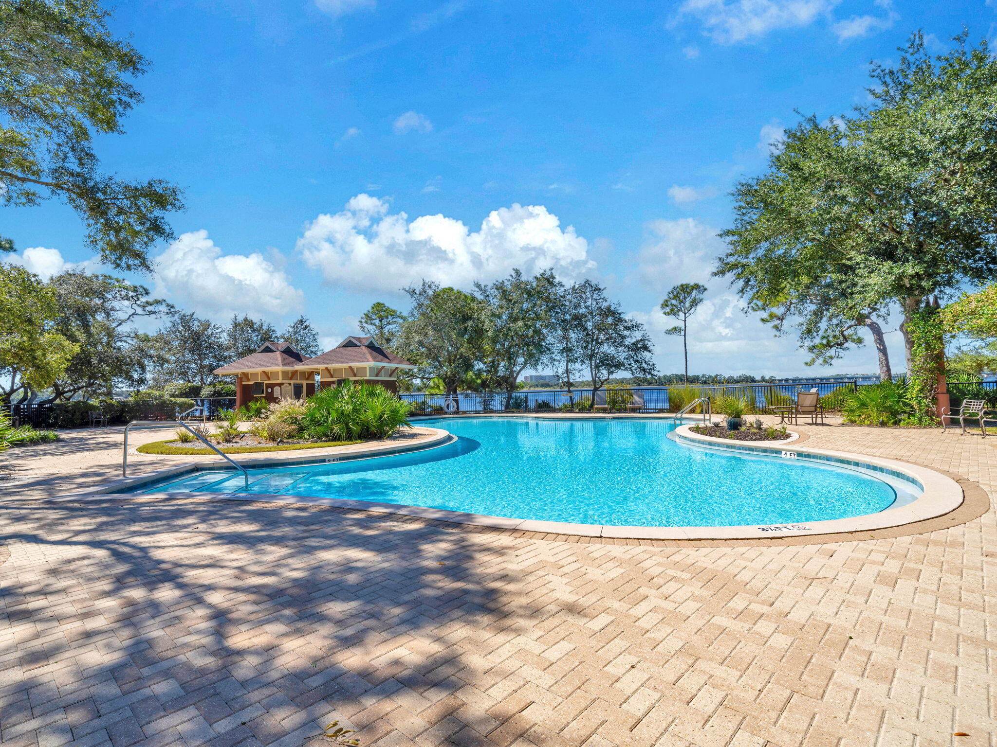 WILD HERON LAKESIDE LODGE - Residential