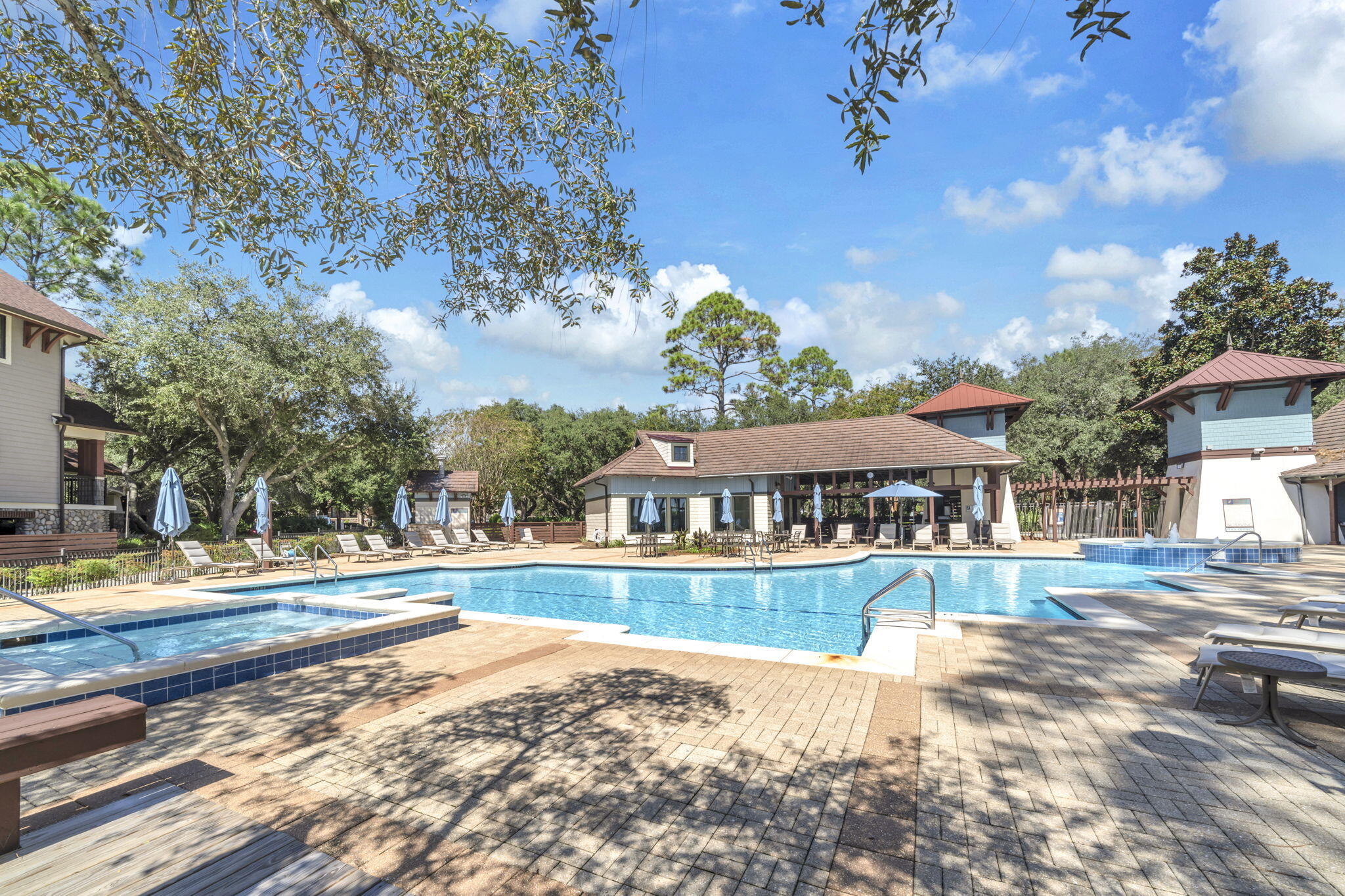 WILD HERON LAKESIDE LODGE - Residential