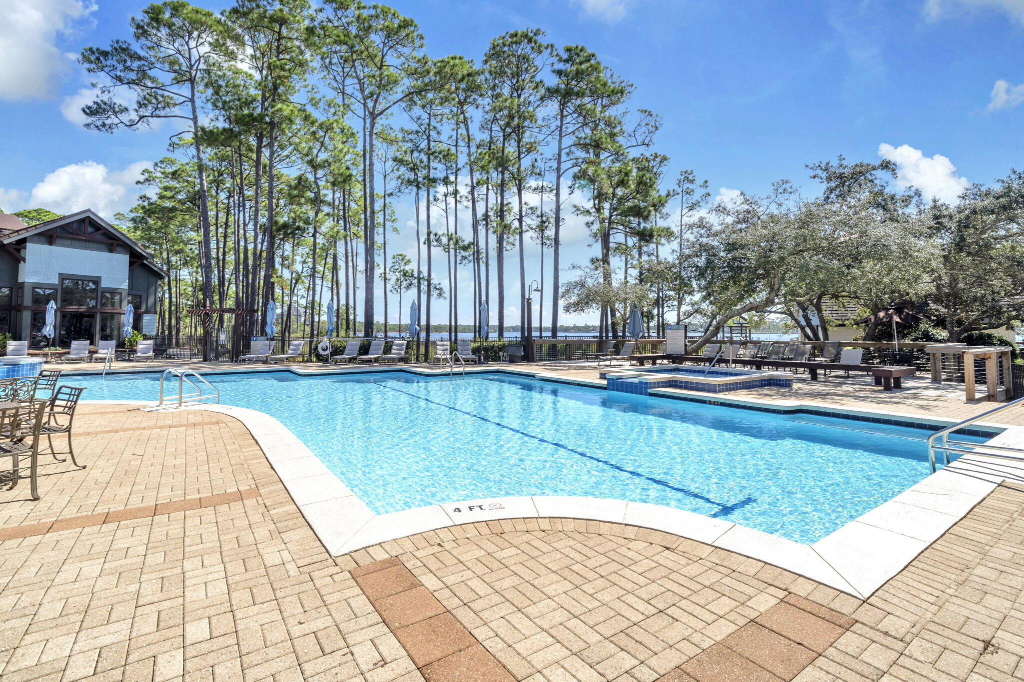 WILD HERON LAKESIDE LODGE - Residential