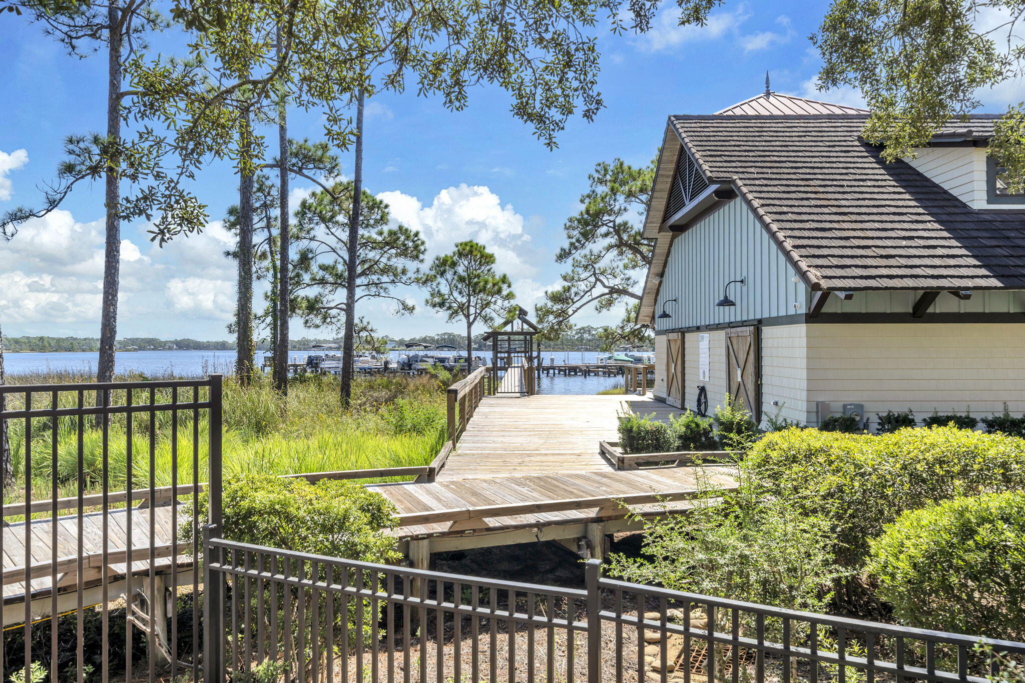 WILD HERON LAKESIDE LODGE - Residential
