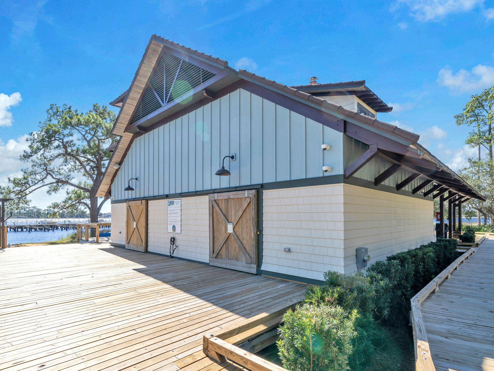 WILD HERON LAKESIDE LODGE - Residential