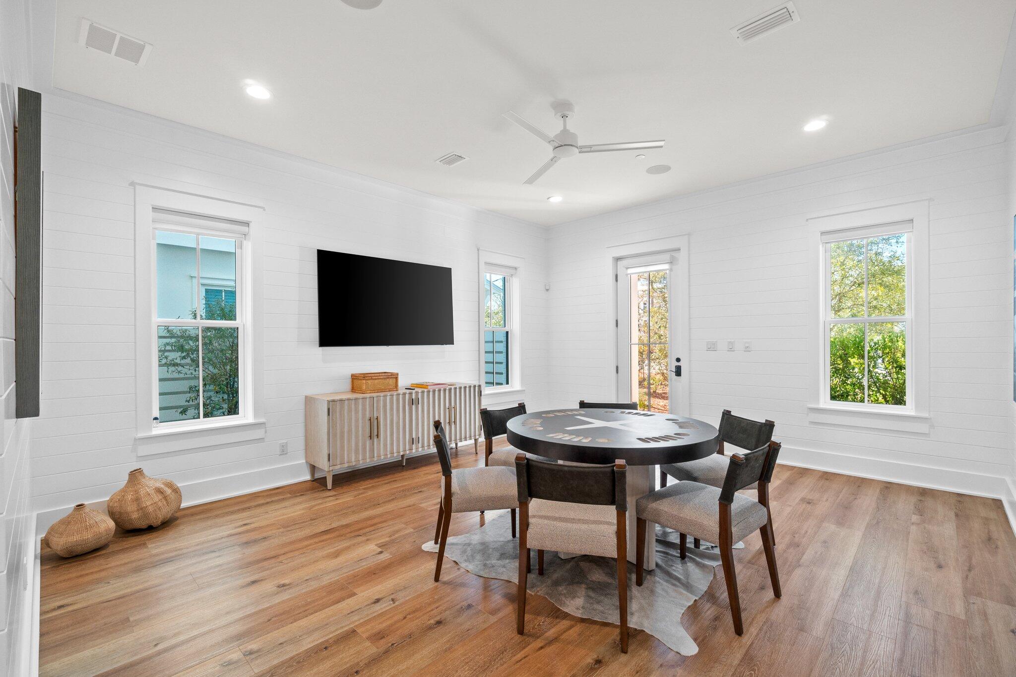 GULF SHORE MANOR - Residential