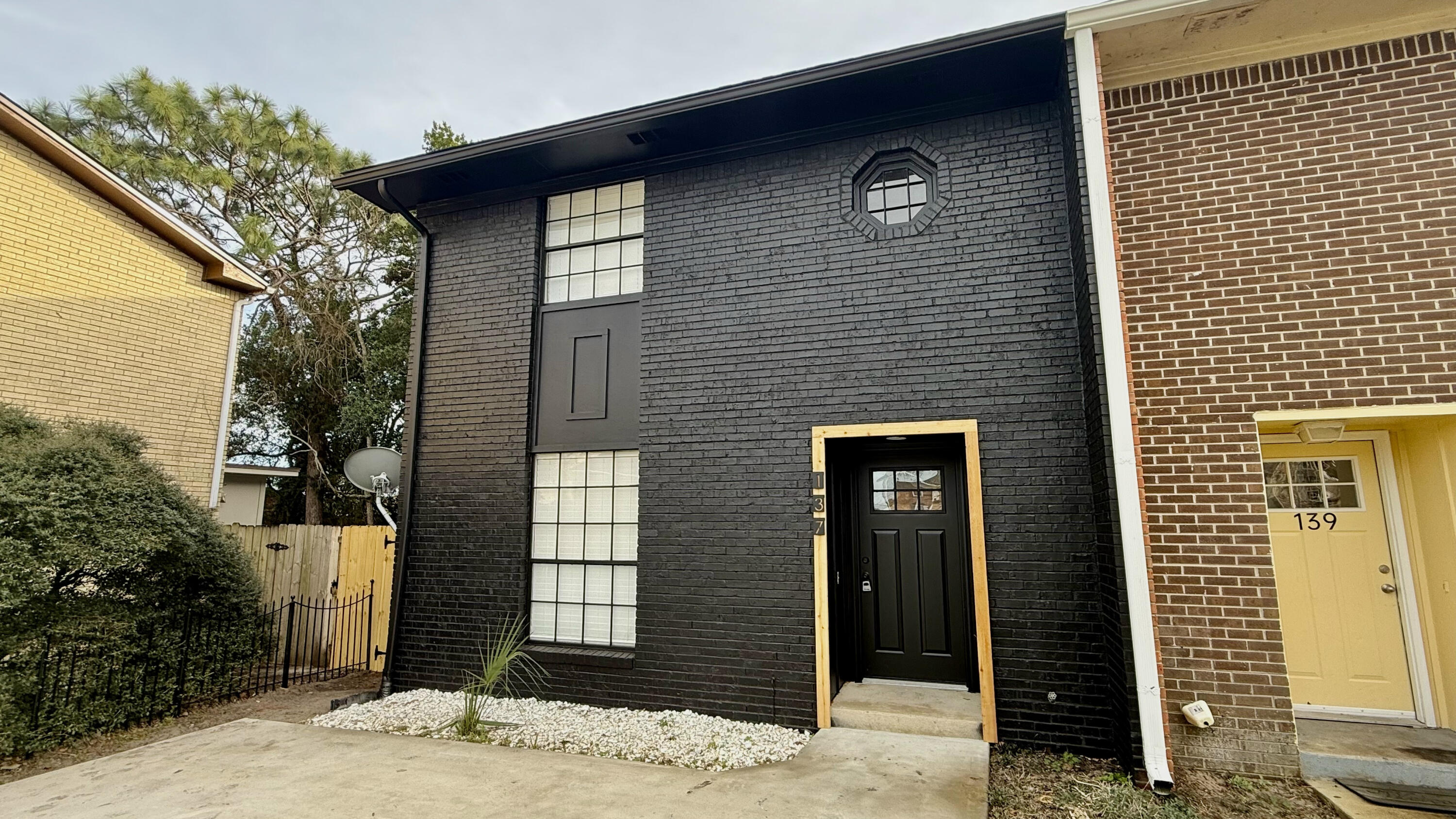 VALENCIA ARMS - Residential