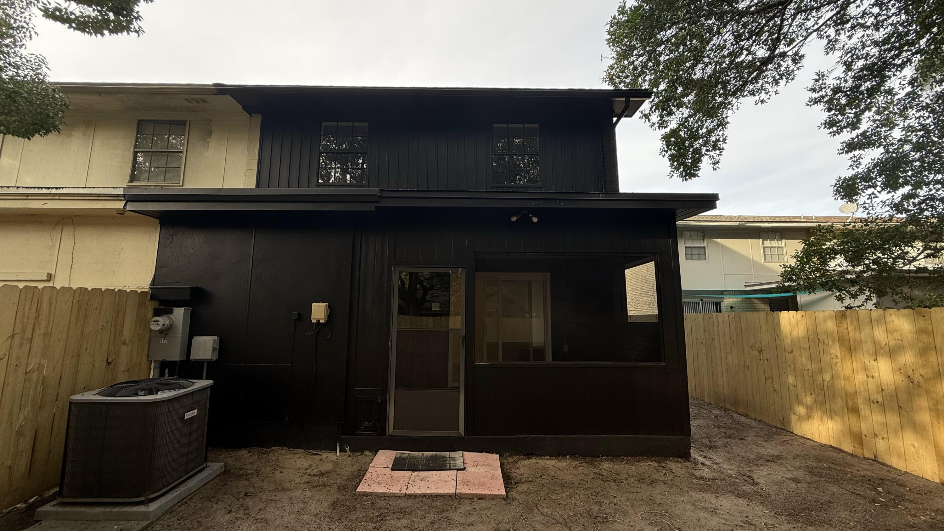 VALENCIA ARMS - Residential