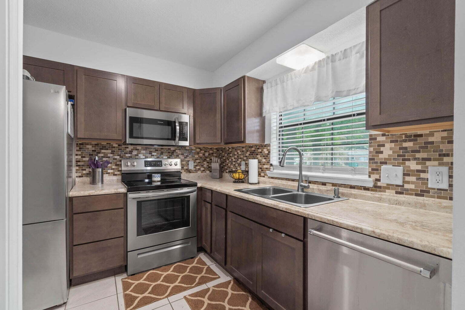 CLOVERDALE LAKE - Residential Lease