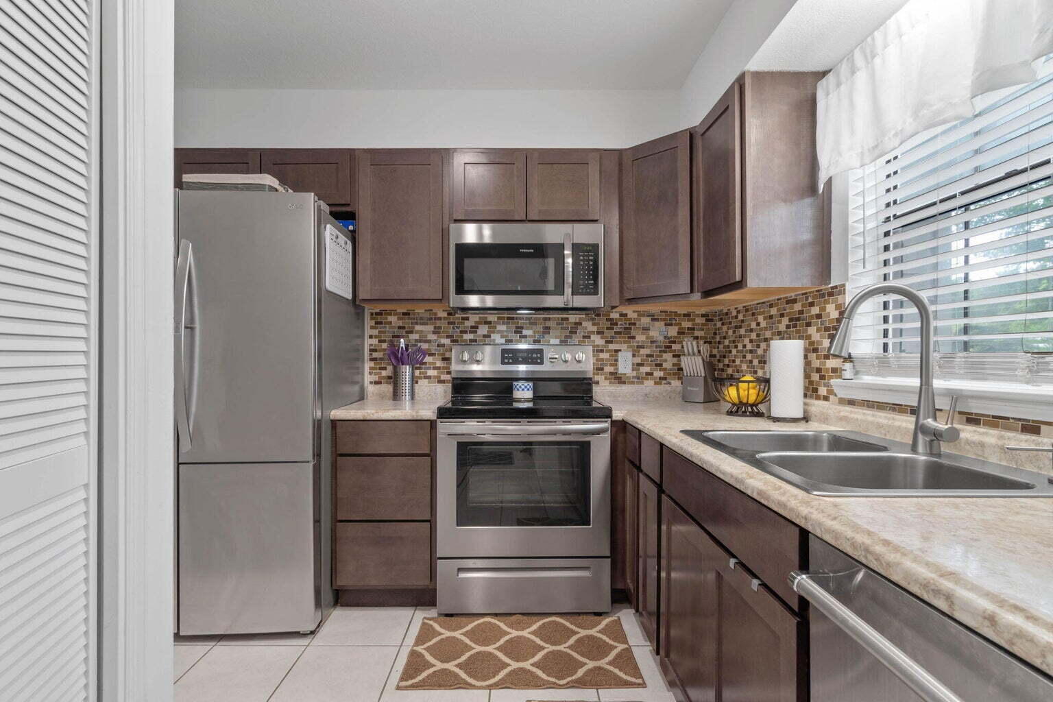 CLOVERDALE LAKE - Residential Lease