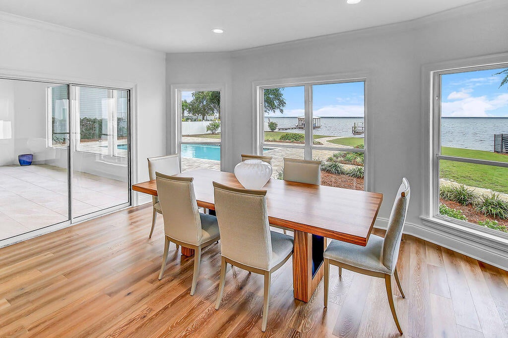 WHISPERING OAKS - Residential