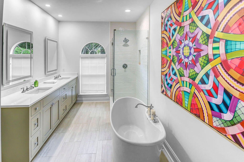 WHISPERING OAKS - Residential