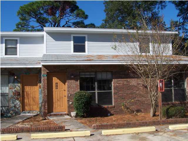 DOWNTOWNERS - Residential Lease