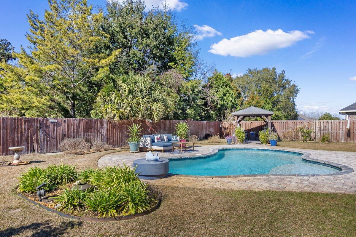 SOUNDSIDE SHORES - Residential